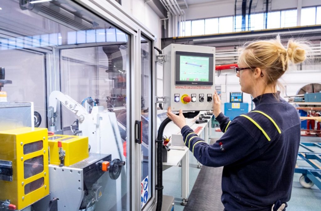 Bilgisayarlı Makine - CNC Operatörü Maaşları 2023 Ne Kadar? cnc operatörü olmak