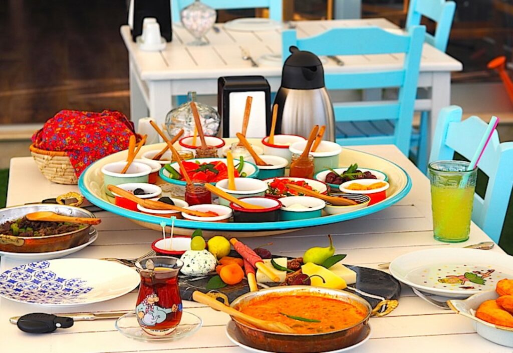 İzmir'de serpme kahvaltı